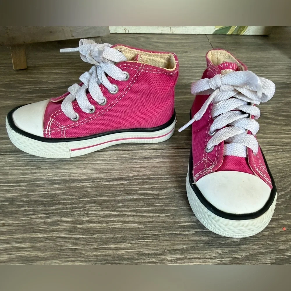 Levis bright pink